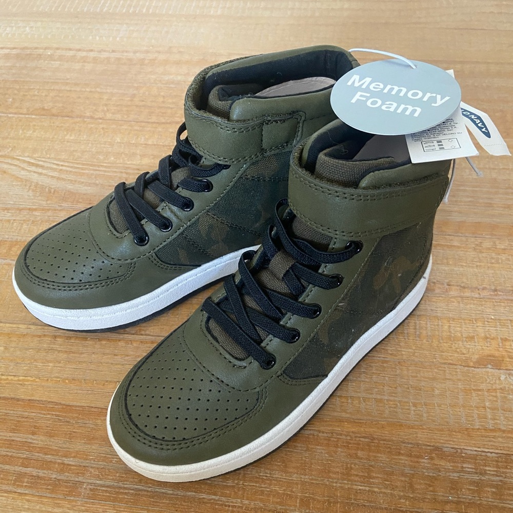 Kids shoes size 12